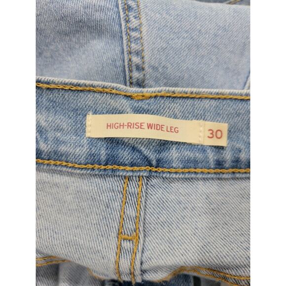 Levi's High Rise Wide Leg Jeans Women's Size 30 x 27 Light Wash Cropped Distress - Picture 11 of 11